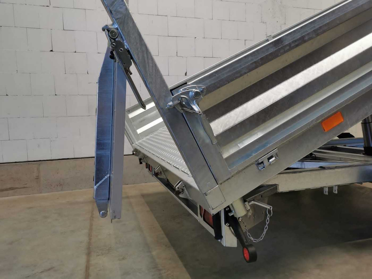 Нови Самосвал ремарке VEZEKO Juki 35.3 Multi Stahl Multidreiseitenkipper: снимка 27