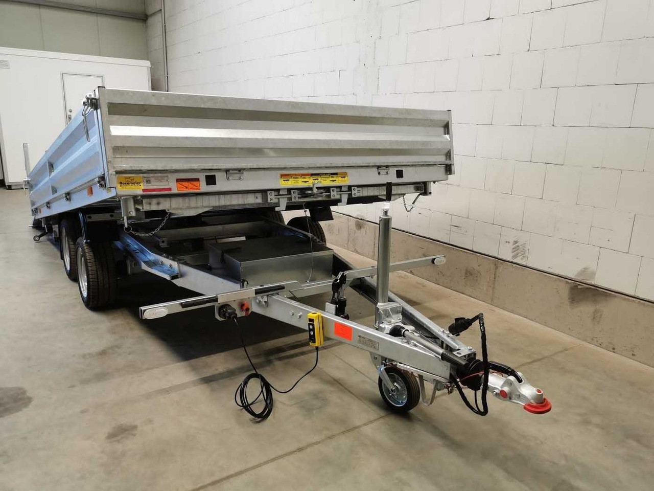 Нови Самосвал ремарке VEZEKO Juki 35.3 Multi Stahl Multidreiseitenkipper: снимка 17