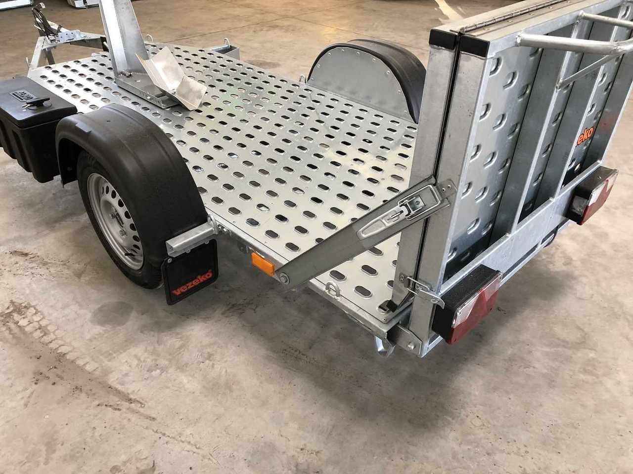 VEZEKO Motovan A + Box Motorradanhänger - Ремарке за мотор: снимка 4 VEZEKO Motovan A + Box Motorradanhänger - Ремарке за мотор: снимка 4