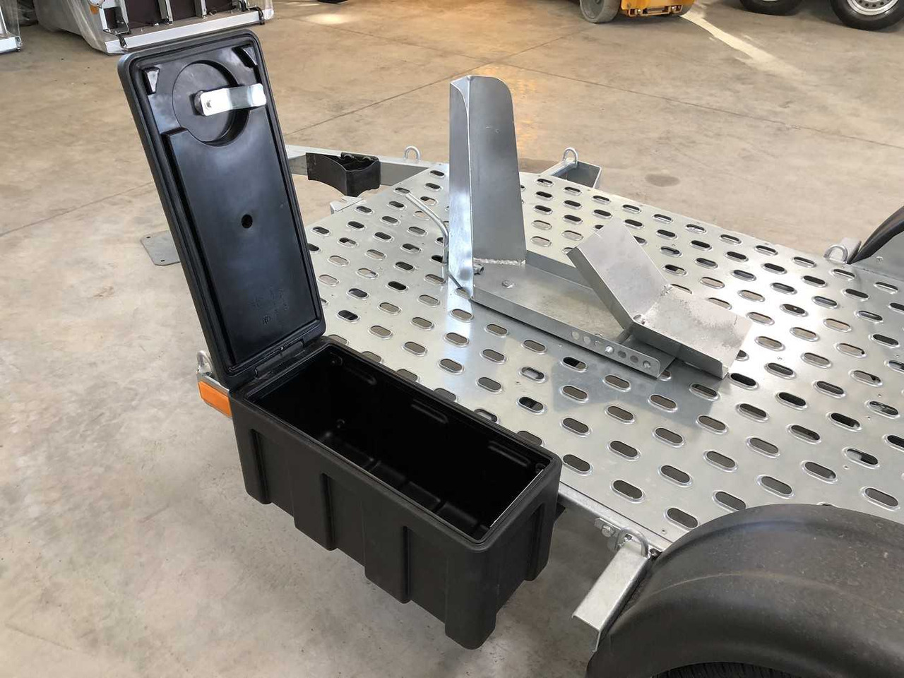 VEZEKO Motovan A + Box Motorradanhänger - Ремарке за мотор: снимка 5 VEZEKO Motovan A + Box Motorradanhänger - Ремарке за мотор: снимка 5