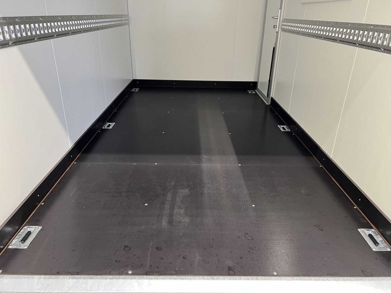 VEZEKO TK C 27.35 Motorradedition Kofferanhänger - Ремарке за мотор: снимка 5 VEZEKO TK C 27.35 Motorradedition Kofferanhänger - Ремарке за мотор: снимка 5