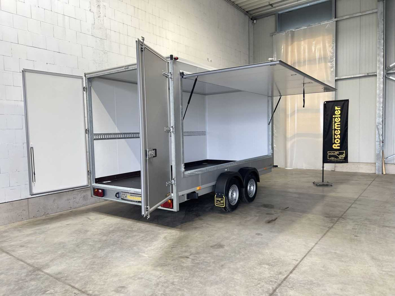 VEZEKO TK D 27.40 Flügeltüren+Seitenkl Promotionanhänger - Затворена каросерия ремарке: снимка 2 VEZEKO TK D 27.40 Flügeltüren+Seitenkl Promotionanhänger - Затворена каросерия ремарке: снимка 2