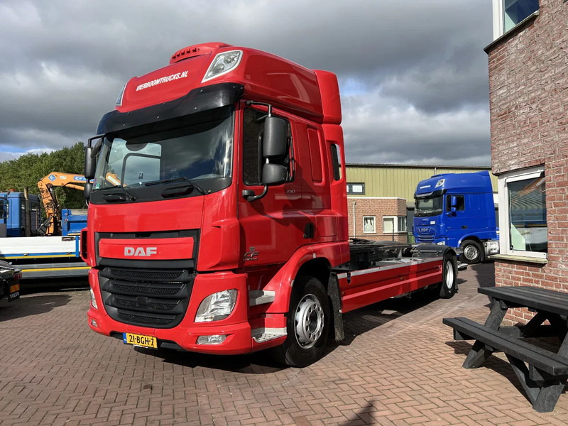 DAF CF 290 4X2 EURO6 SPACECAB RENOVA / VANGMUIL / LAADKLEP / TOP STAAT - Контейнеровоз/ Сменна каросерия камион: снимка 2 DAF CF 290 4X2 EURO6 SPACECAB RENOVA / VANGMUIL / LAADKLEP / TOP STAAT - Контейнеровоз/ Сменна каросерия камион: снимка 2