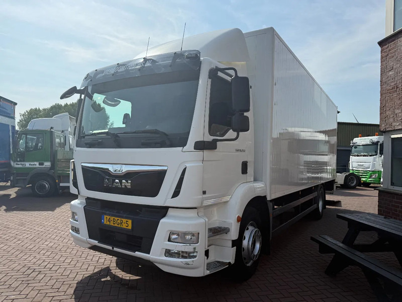 MAN TGM TGM 18.250 4X2 BL Koffer mit 2T Ladebordwand TOP NL TRUCK - Камион фургон: снимка 2 MAN TGM TGM 18.250 4X2 BL Koffer mit 2T Ladebordwand TOP NL TRUCK - Камион фургон: снимка 2
