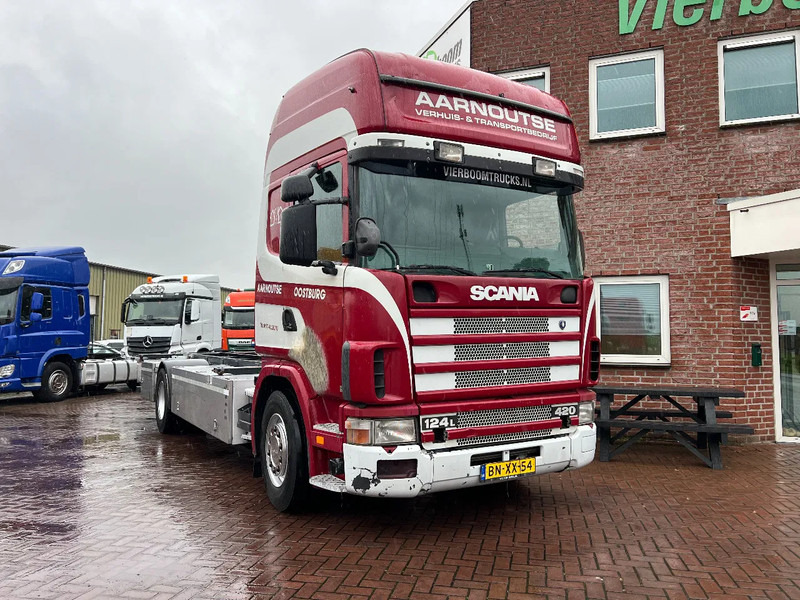 Scania R124-420 124-420 4X2 TOPLINE MANUAL RETARDER - Контейнеровоз/ Сменна каросерия камион: снимка 1 Scania R124-420 124-420 4X2 TOPLINE MANUAL RETARDER - Контейнеровоз/ Сменна каросерия камион: снимка 1