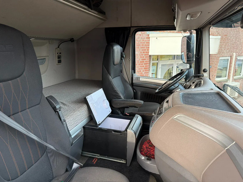 DAF XF 480 XF480 4X2 / Hydrauliek / acc / 9 tons vooras / schuifschotel - Влекач: снимка 4 DAF XF 480 XF480 4X2 / Hydrauliek / acc / 9 tons vooras / schuifschotel - Влекач: снимка 4