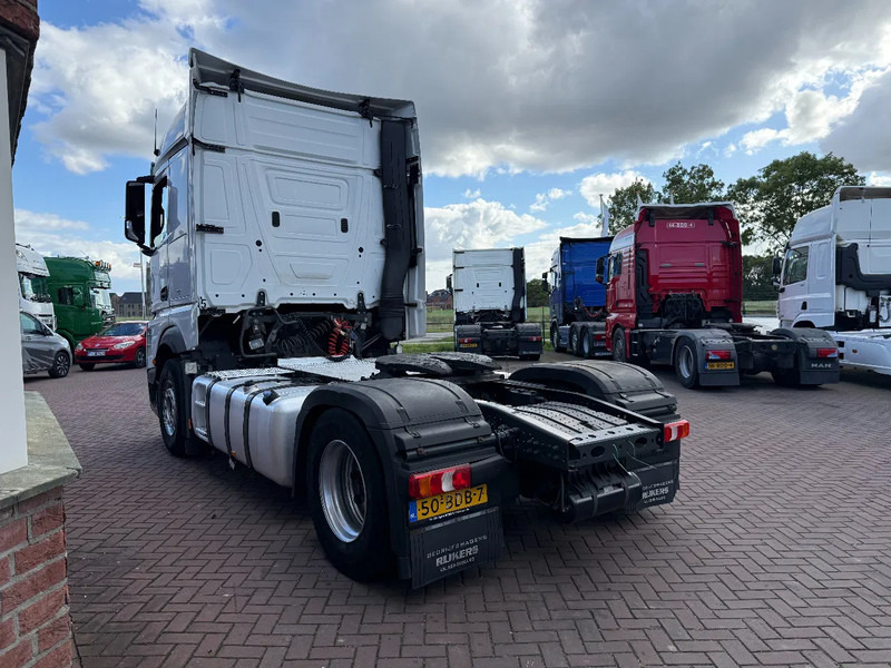 Mercedes-Benz Actros Actros 1842LS Euro6 / 2x Tank / 894.013km / Smart Tacho / TOP ZUSTAND !!!!!!! - Влекач: снимка 4 Mercedes-Benz Actros Actros 1842LS Euro6 / 2x Tank / 894.013km / Smart Tacho / TOP ZUSTAND !!!!!!! - Влекач: снимка 4
