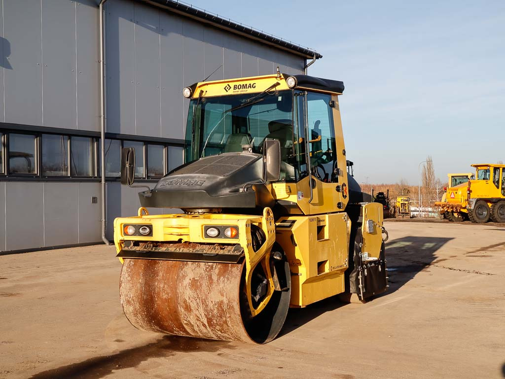 BOMAG BW 154 ACP-4 - Комбиниран валяк: снимка 2 BOMAG BW 154 ACP-4 - Комбиниран валяк: снимка 2