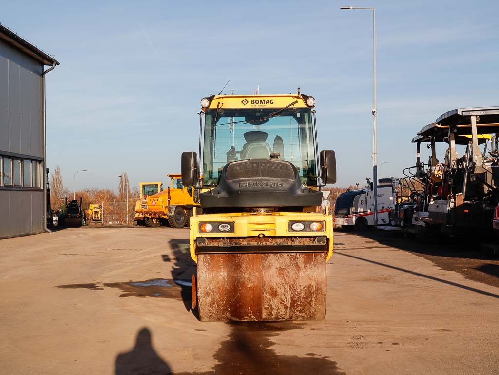 BOMAG BW 154 ACP-4 - Комбиниран валяк: снимка 3 BOMAG BW 154 ACP-4 - Комбиниран валяк: снимка 3
