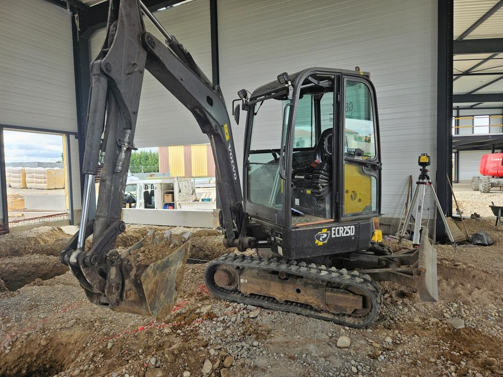 VOLVO ECR 25 D - Мини багер: снимка 2 VOLVO ECR 25 D - Мини багер: снимка 2