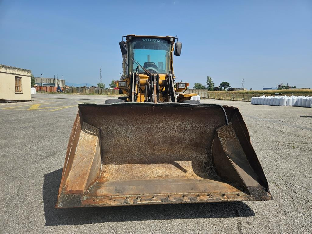 VOLVO L 70 D - Колесен товарач: снимка 4 VOLVO L 70 D - Колесен товарач: снимка 4