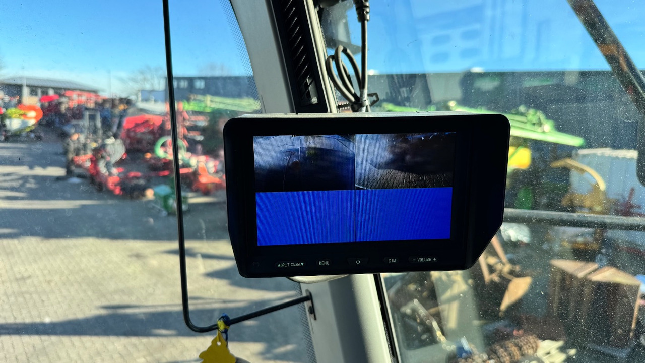 CLAAS Lexion 6900 TerraTrac 890 full Options - Зърнокомбайн: снимка 2 CLAAS Lexion 6900 TerraTrac 890 full Options - Зърнокомбайн: снимка 2