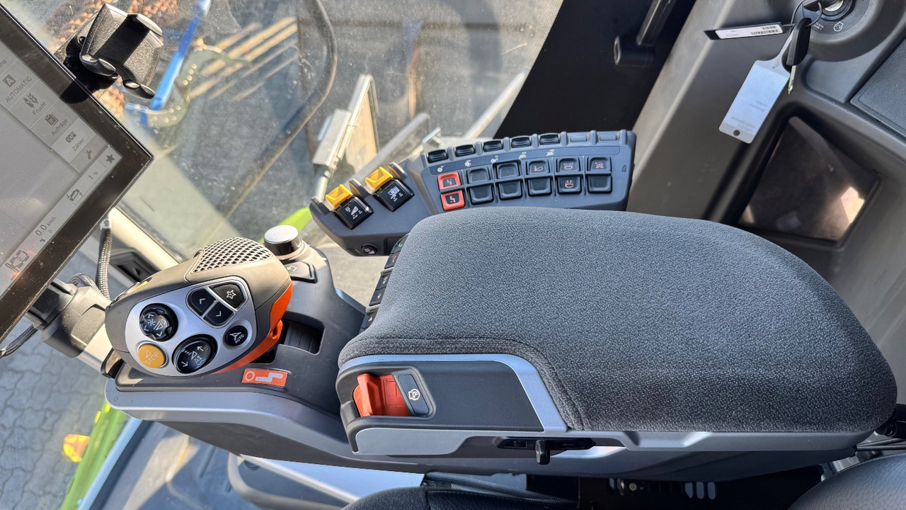 CLAAS Lexion 6900 TerraTrac 890 full Options - Зърнокомбайн: снимка 4 CLAAS Lexion 6900 TerraTrac 890 full Options - Зърнокомбайн: снимка 4