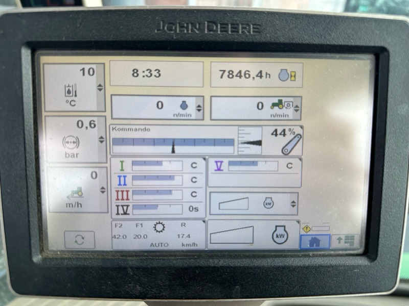 John Deere 8260R AutoPowr - Трактор: снимка 2 John Deere 8260R AutoPowr - Трактор: снимка 2