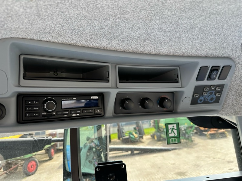New Holland T7.190 PC - Трактор: снимка 4 New Holland T7.190 PC - Трактор: снимка 4