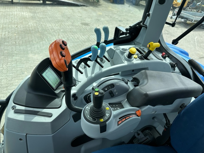 New Holland T7.190 PC - Трактор: снимка 5 New Holland T7.190 PC - Трактор: снимка 5