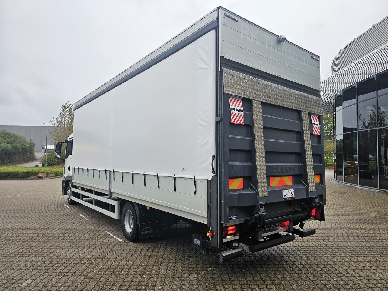 MAN TGL 12.250 - Камион с брезент: снимка 4 MAN TGL 12.250 - Камион с брезент: снимка 4