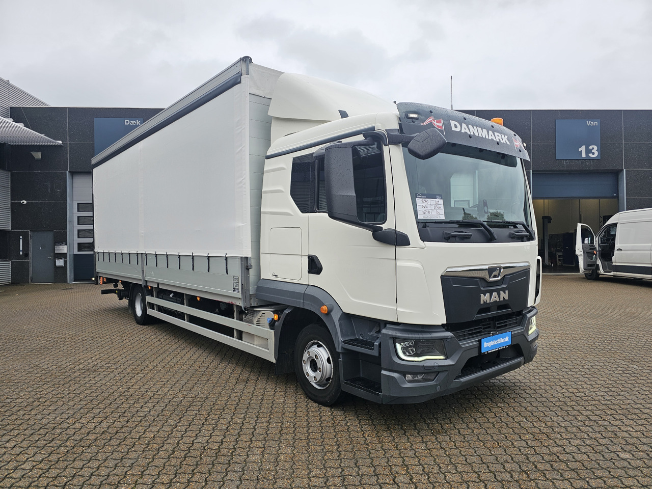 MAN TGL 12.250 - Камион с брезент: снимка 2 MAN TGL 12.250 - Камион с брезент: снимка 2