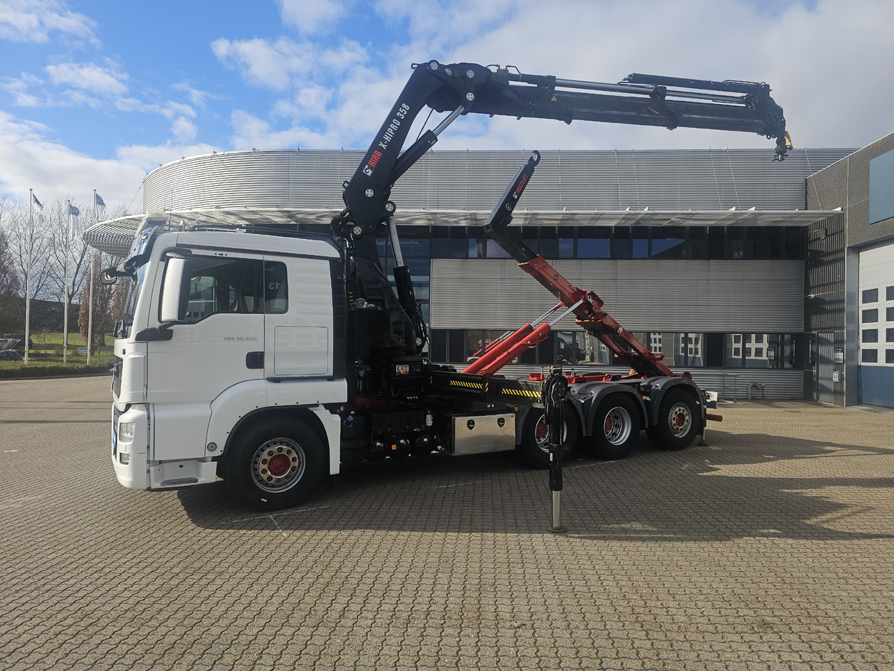 MAN TGS 35.500 - Контейнеровоз/ Сменна каросерия камион, Камион с кран: снимка 2 MAN TGS 35.500 - Контейнеровоз/ Сменна каросерия камион, Камион с кран: снимка 2