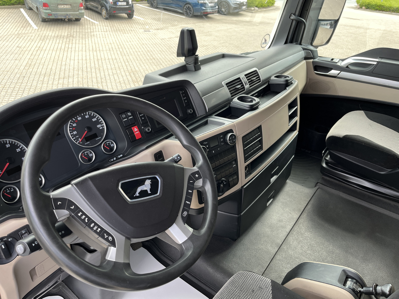 Влекач MAN TGX 26.470 6x2-2: снимка 6