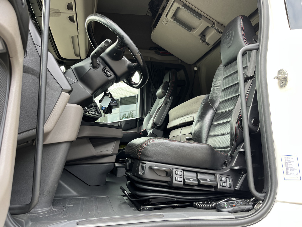 Scania S650 6x2 32 T-mtr. kran - Влекач: снимка 5 Scania S650 6x2 32 T-mtr. kran - Влекач: снимка 5