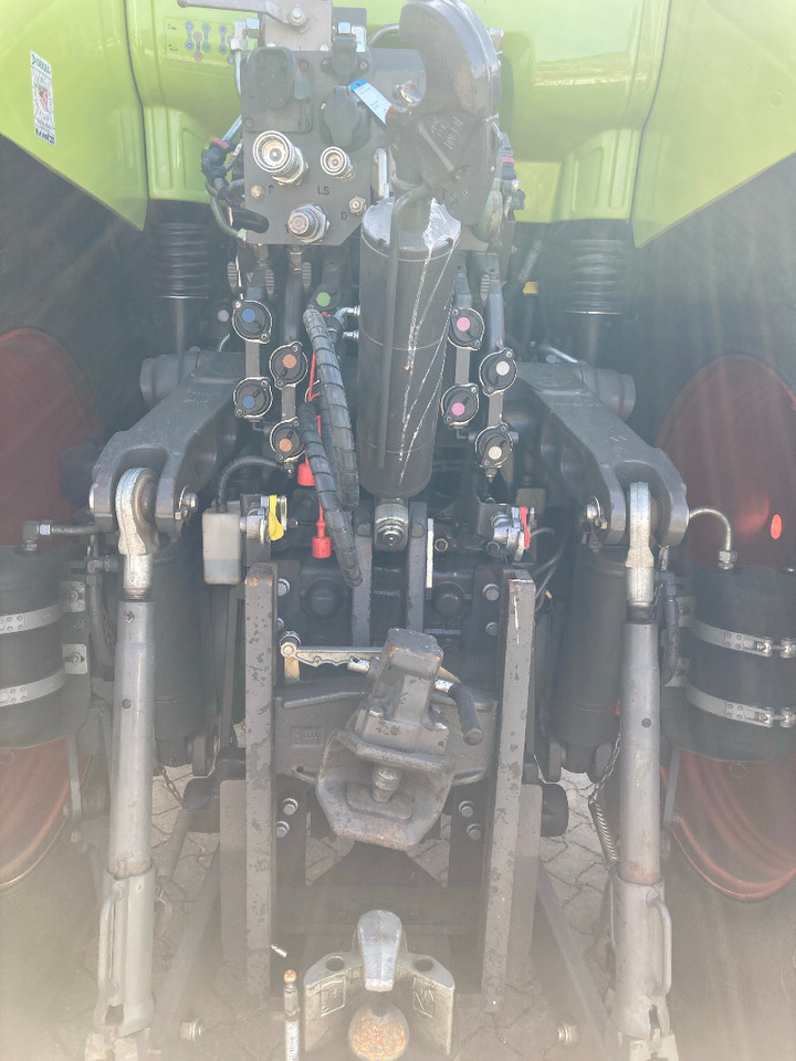 CLAAS Axion 830 CMATIC - Трактор: снимка 4 CLAAS Axion 830 CMATIC - Трактор: снимка 4