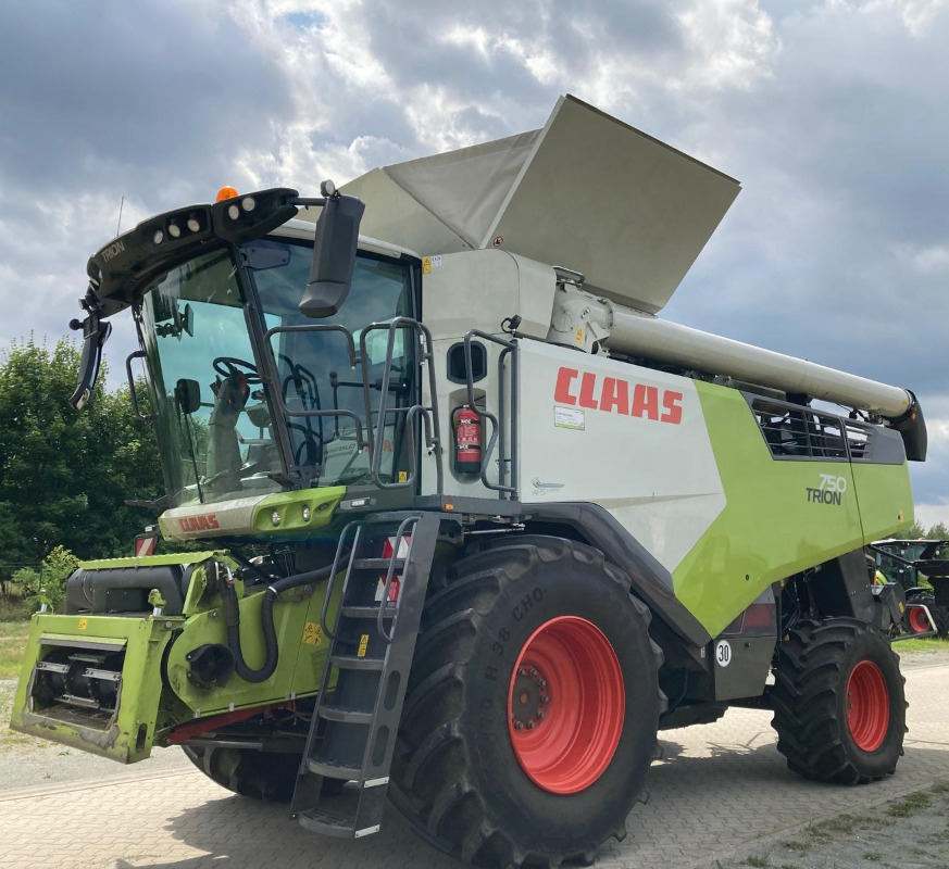 CLAAS Trion 750 - Зърнокомбайн: снимка 1 CLAAS Trion 750 - Зърнокомбайн: снимка 1