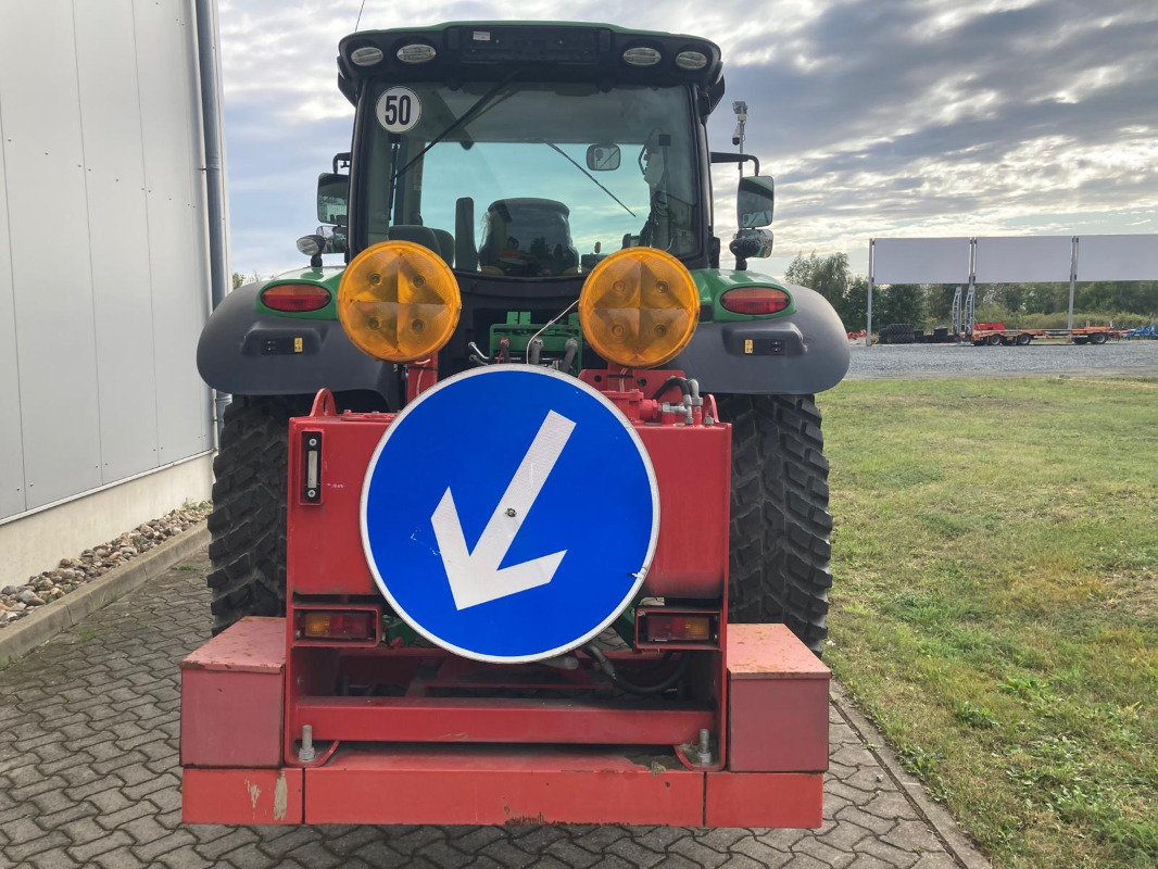 Трактор John Deere 6110R: снимка 7