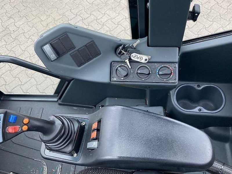 Schäffer 6680T - Телескопичен колесен товарач: снимка 2 Schäffer 6680T - Телескопичен колесен товарач: снимка 2