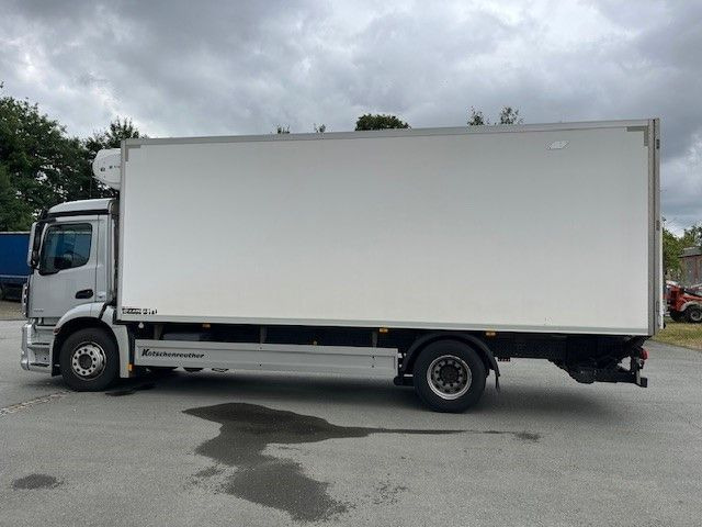 Mercedes-Benz Antos1835 Tiefkühlaufbau Ladebordw. Thermoking - Рефрижератор камион: снимка 3 Mercedes-Benz Antos1835 Tiefkühlaufbau Ladebordw. Thermoking - Рефрижератор камион: снимка 3