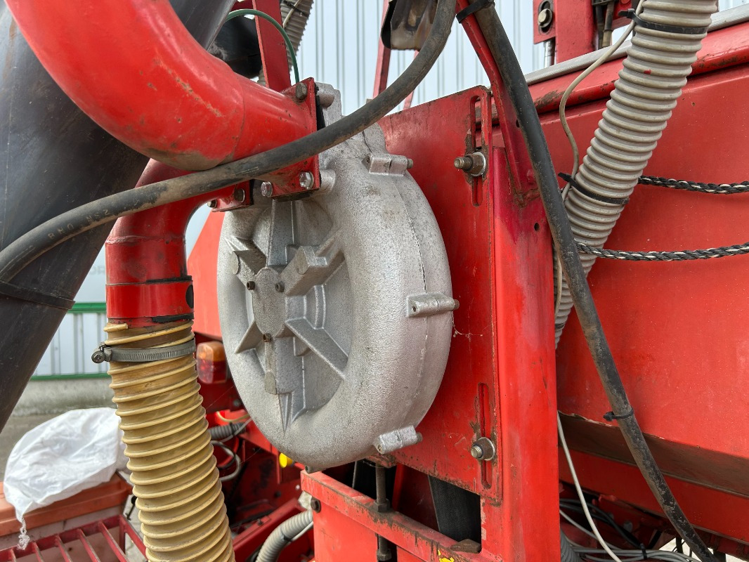 Becker Aeromat 6 - Сеялка: снимка 3 Becker Aeromat 6 - Сеялка: снимка 3