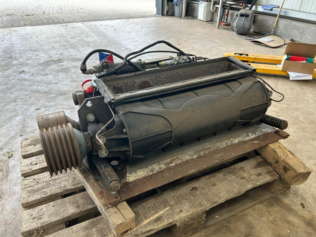 CLAAS Jaguar 890 mit Kemper 360 und PU - Комбайн: снимка 4 CLAAS Jaguar 890 mit Kemper 360 und PU - Комбайн: снимка 4