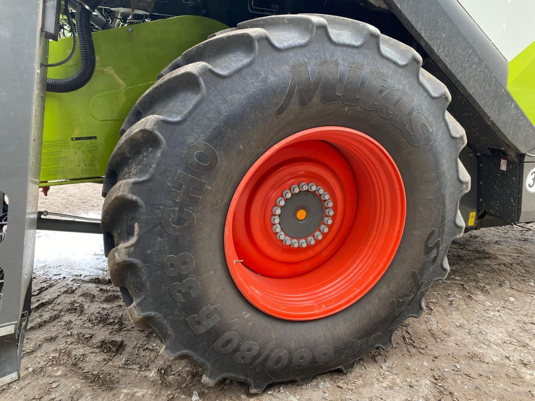 CLAAS Lexion 6800 mit Vario 930 Schneidwerk - Зърнокомбайн: снимка 3 CLAAS Lexion 6800 mit Vario 930 Schneidwerk - Зърнокомбайн: снимка 3