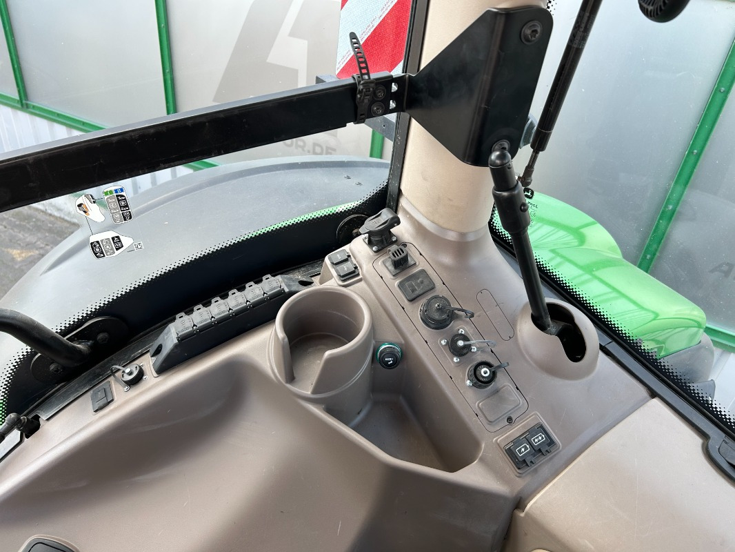 Трактор John Deere 6R 215: снимка 16