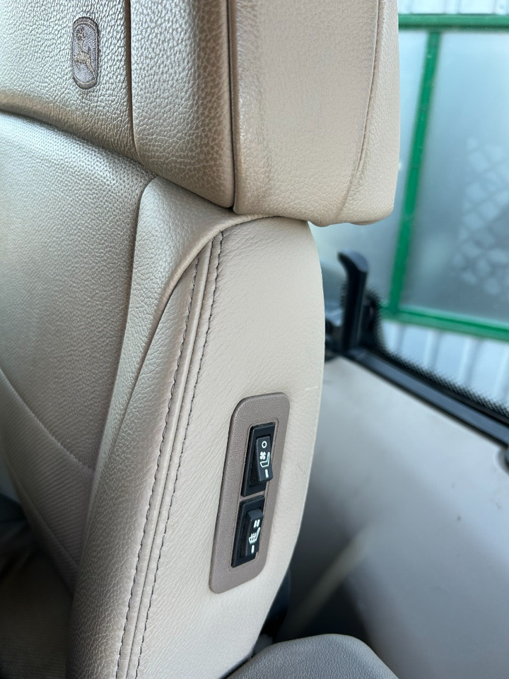 Трактор John Deere 6R 215: снимка 11