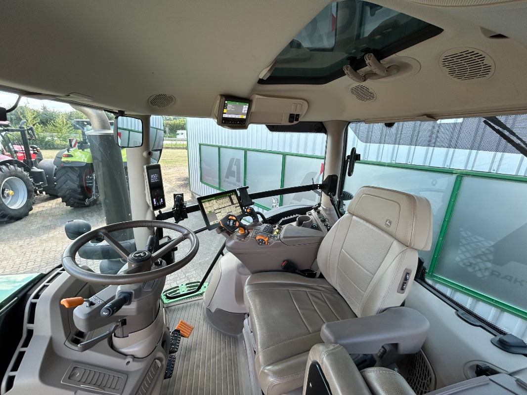 Трактор John Deere 6R 215: снимка 19
