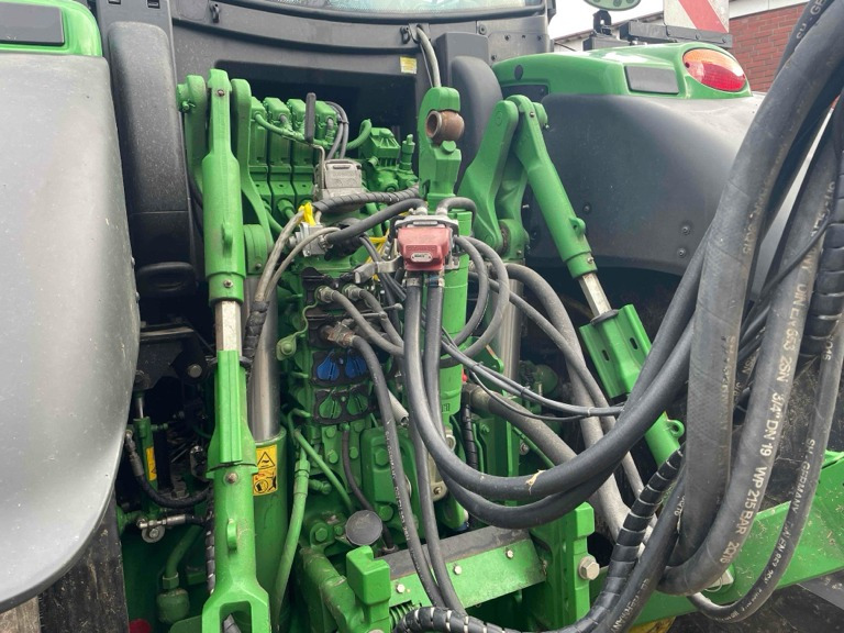 John Deere 6R 250 - Трактор: снимка 3 John Deere 6R 250 - Трактор: снимка 3