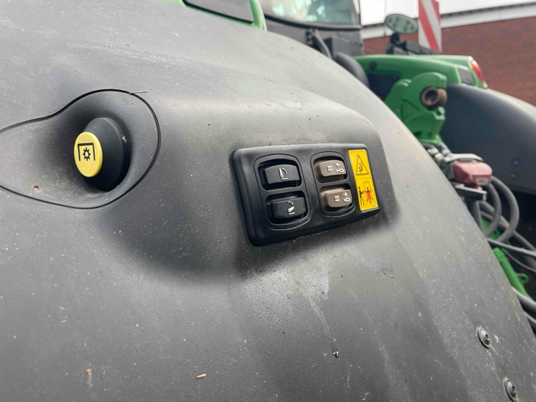 John Deere 6R 250 - Трактор: снимка 2 John Deere 6R 250 - Трактор: снимка 2