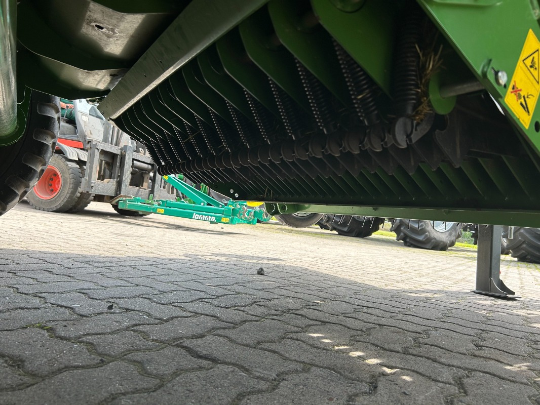 Лизинг на Krone Comprima CV 150 XC PLUS Krone Comprima CV 150 XC PLUS: снимка 7