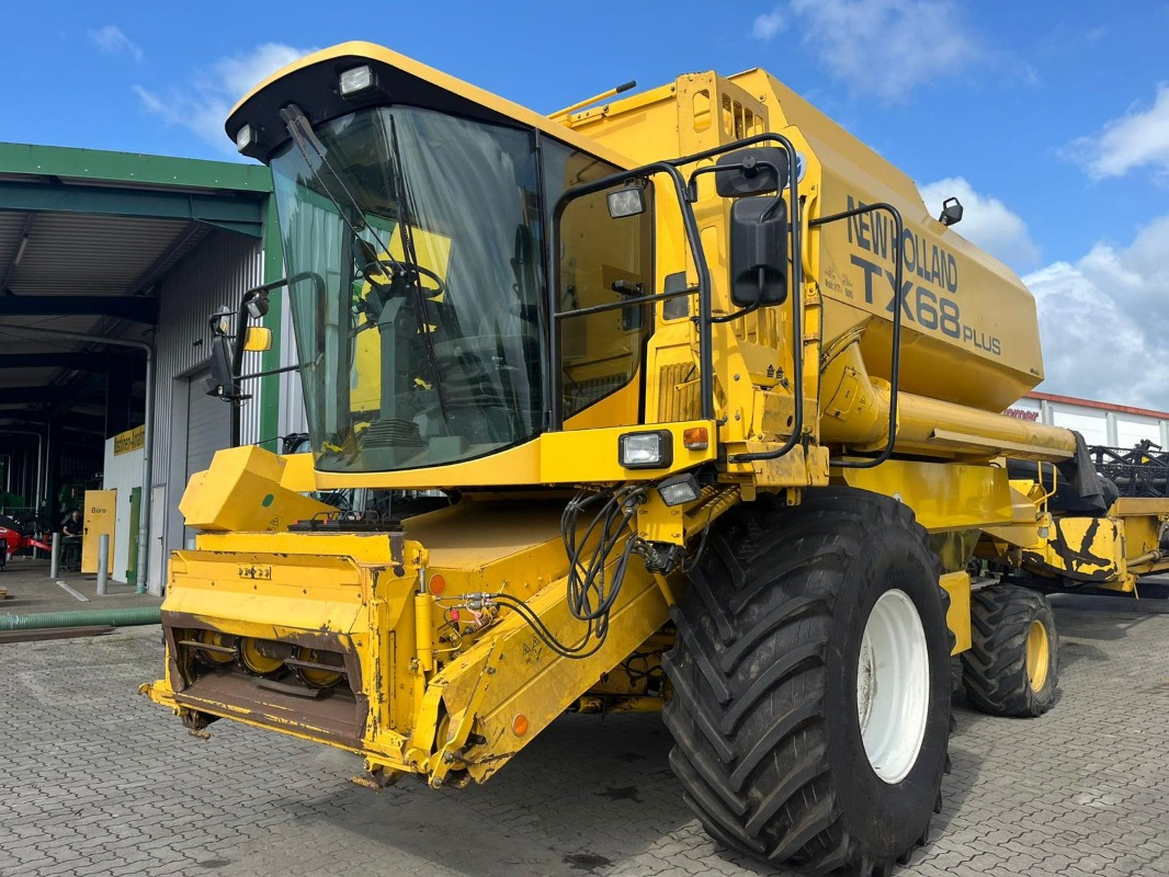 New Holland TX 68 Plus - Зърнокомбайн: снимка 2 New Holland TX 68 Plus - Зърнокомбайн: снимка 2