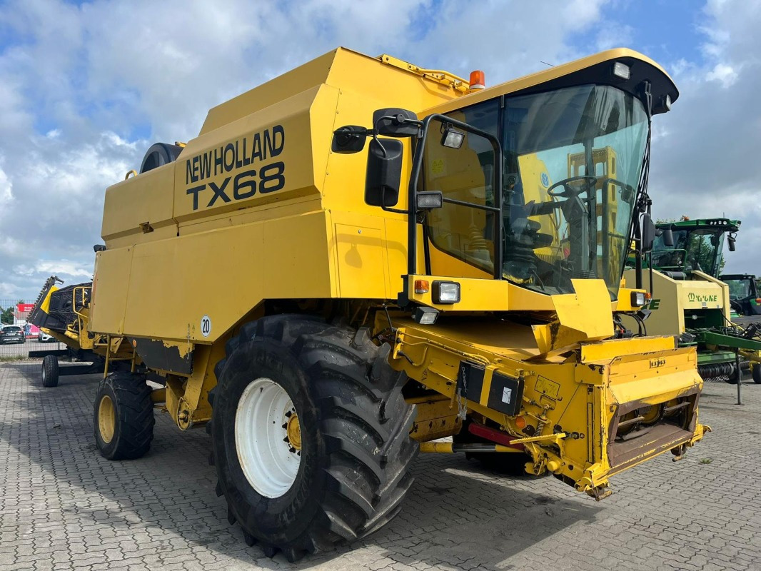 New Holland TX 68 Plus - Зърнокомбайн: снимка 5 New Holland TX 68 Plus - Зърнокомбайн: снимка 5