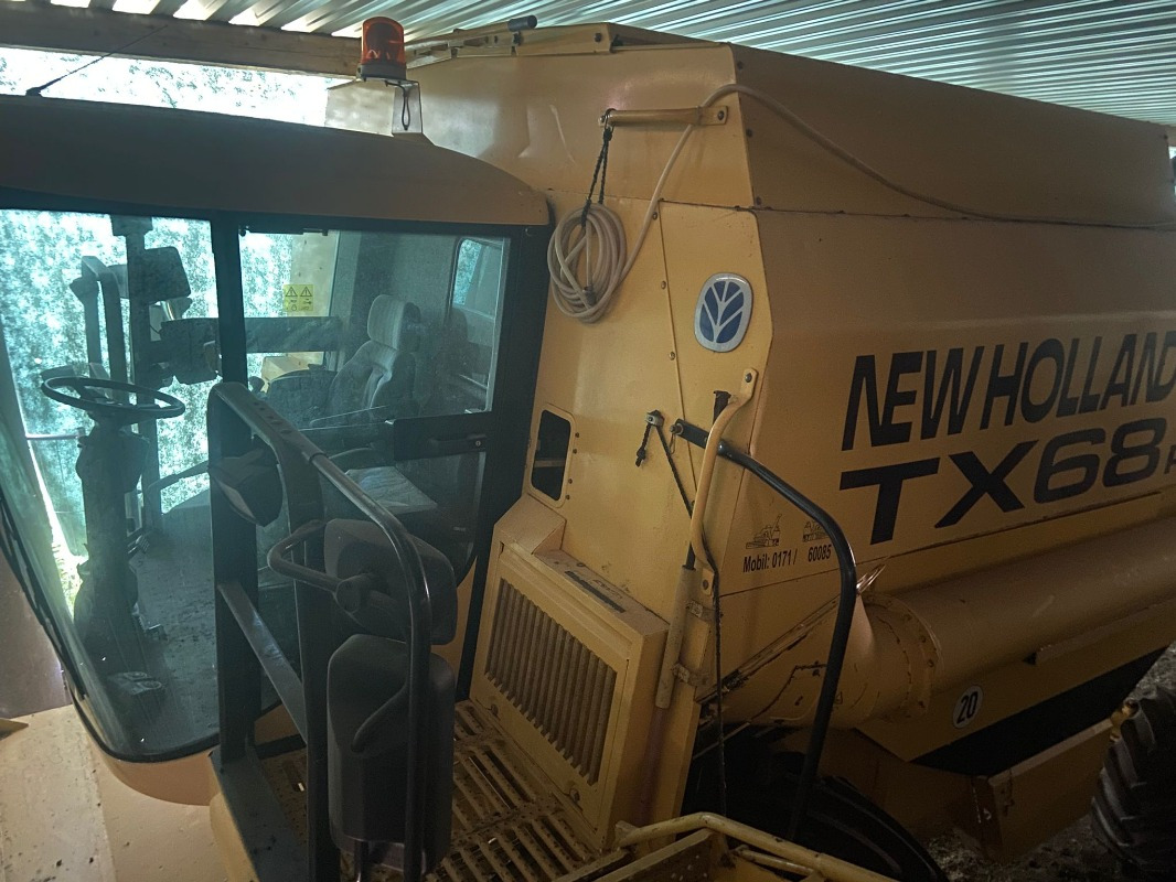 New Holland TX 68 Plus - Зърнокомбайн: снимка 4 New Holland TX 68 Plus - Зърнокомбайн: снимка 4