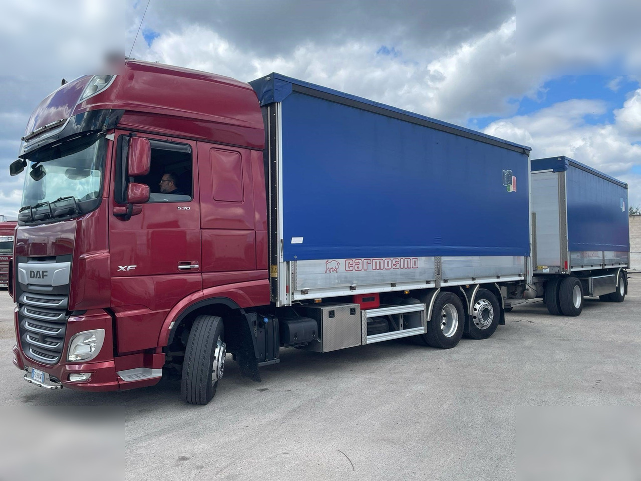 Камион с брезент DAF XF530: снимка 1