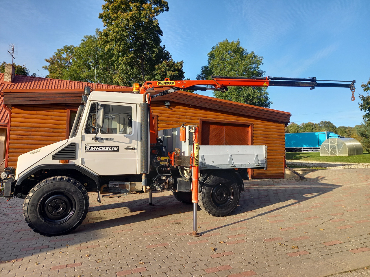 UNIMOG U100L - Камион с кран: снимка 2 UNIMOG U100L - Камион с кран: снимка 2