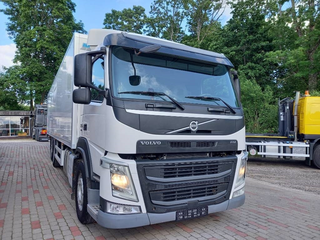 Volvo FM 330, 6x2, CARRIER SUPRA 950 U - Рефрижератор камион: снимка 4 Volvo FM 330, 6x2, CARRIER SUPRA 950 U - Рефрижератор камион: снимка 4