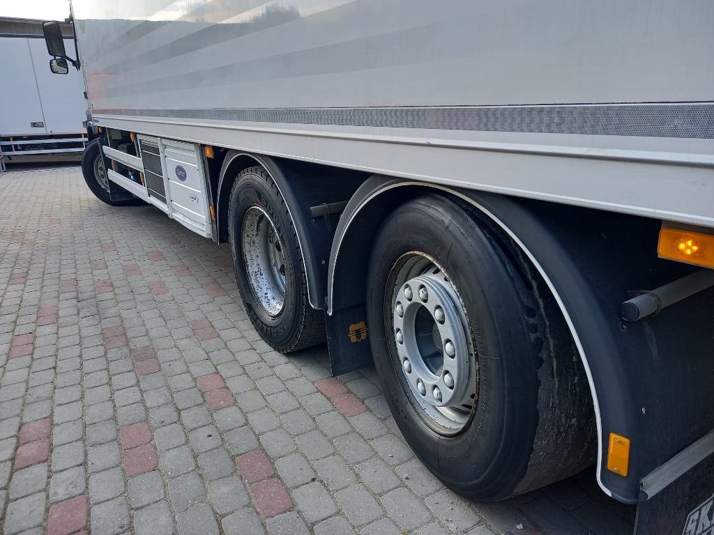 Рефрижератор камион Volvo FM 330, 6x2, CARRIER SUPRA 950 U: снимка 15