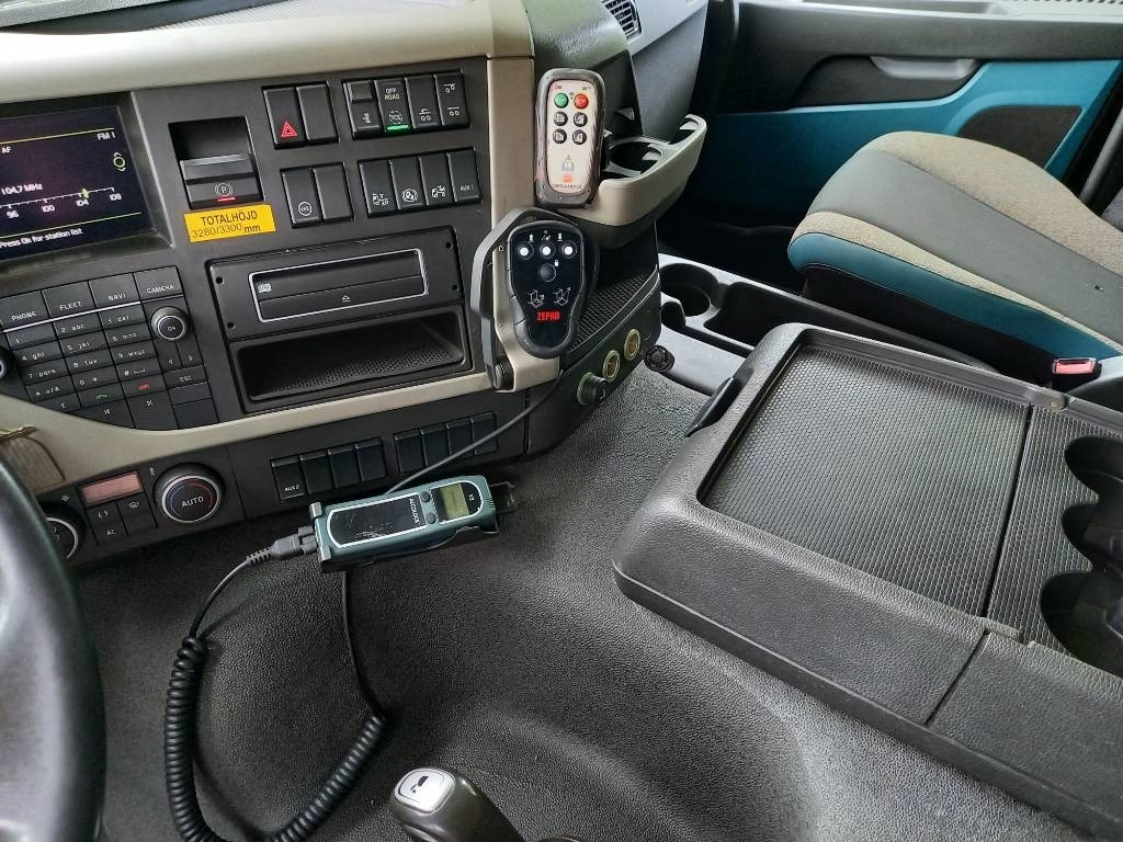 Рефрижератор камион Volvo FM 330, 6x2, CARRIER SUPRA 950 U: снимка 44