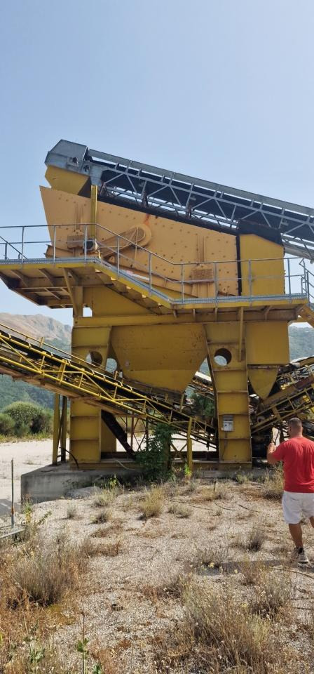 200 t 4 Decksiebmaschine mit prallbrecher - Пресевна инсталация: снимка 1 200 t 4 Decksiebmaschine mit prallbrecher - Пресевна инсталация: снимка 1