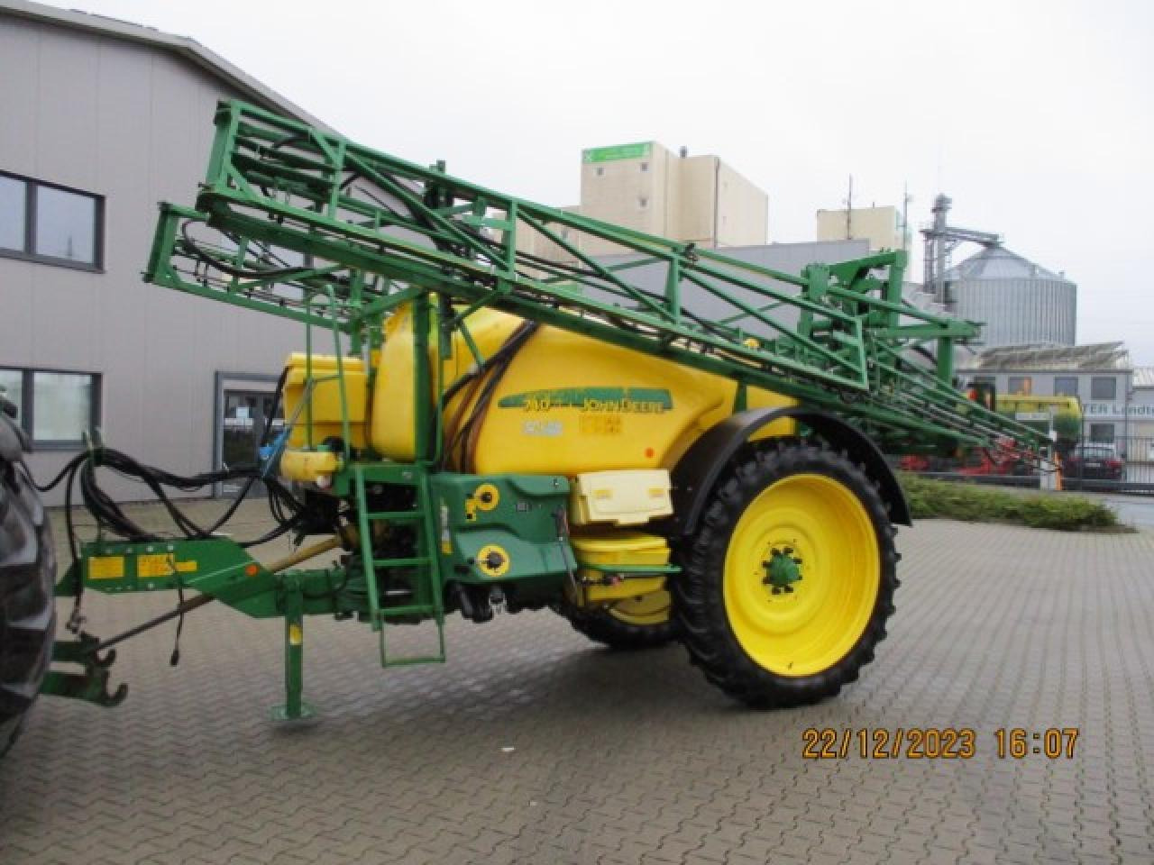 John Deere 740 - Прикачна пръскачка: снимка 1 John Deere 740 - Прикачна пръскачка: снимка 1