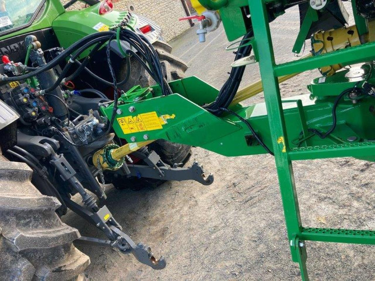 John Deere M740I - Прикачна пръскачка: снимка 4 John Deere M740I - Прикачна пръскачка: снимка 4